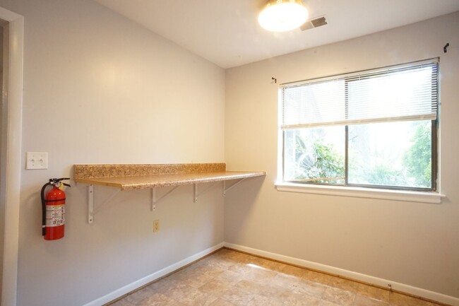 Photo - 3 Bed/2 Bath Townhouse. On Bus Route to Ca...