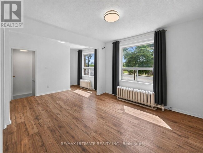 Photo - 2360 Queen St E Unit 3