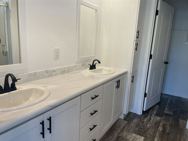 5652 Blue Harbor Dr