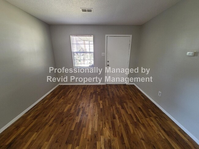 Photo - 4989 Wilburn Ave