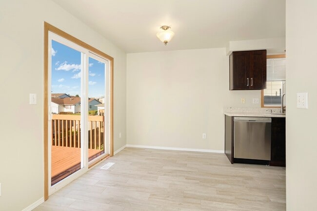 Photo - 4 Bedroom 1.5 Bath Home for Rent in Arlington!