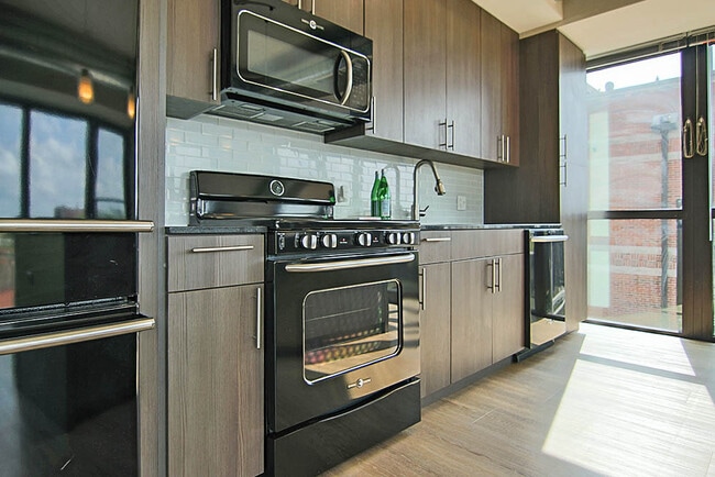 Photo - 208 W Scott St