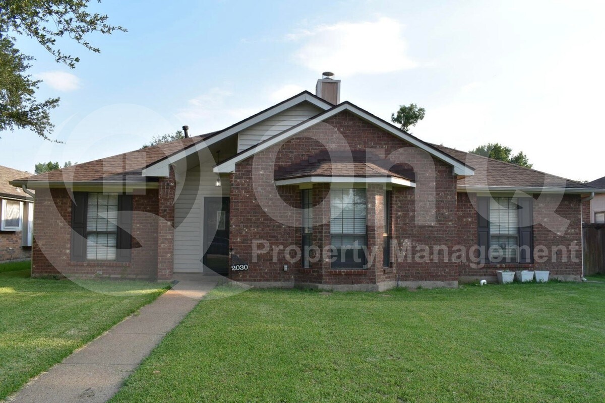 Photo - 2030 Lansdown Dr House