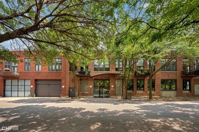 Building Photo - 203 S Sangamon St Unit 206