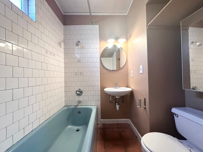 Photo - Cozy unit available, 1 Bed 1 Bath! Unit The Sycamore 5276