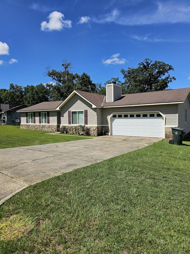 Building Photo - 1304 Clearmont Dr