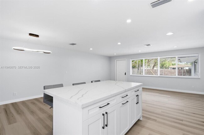 Photo - 808 NE 2nd St Unidad A