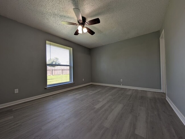 Building Photo - 2113 S Sugar Ridge Dr