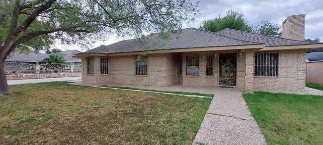 Building Photo - 914 Chihuahua St Rental