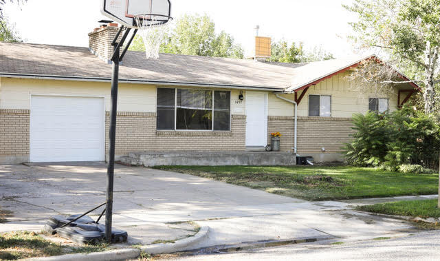 Apartment is in the Basement of this home. - 1497 W 1850 N Unidad Basement Apartment