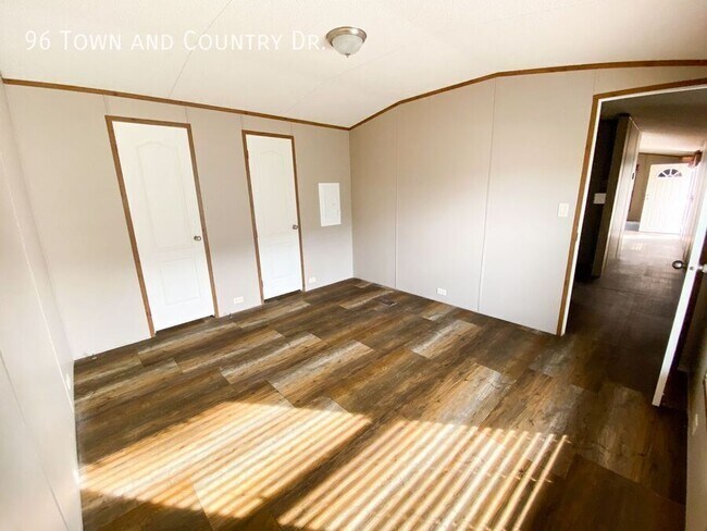 Photo - 96 Town and Country Dr