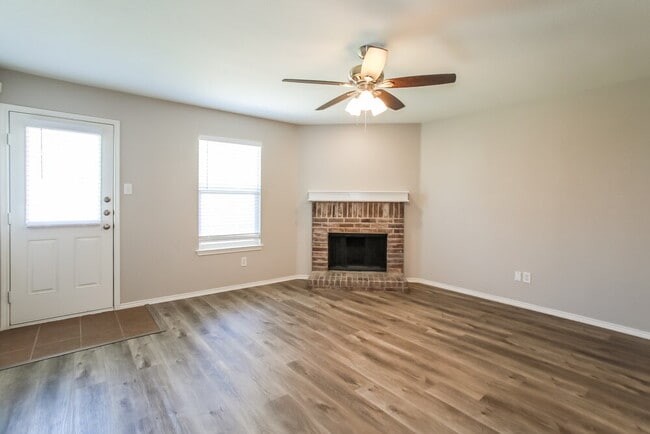 Photo - 16508 Cowboy Trail