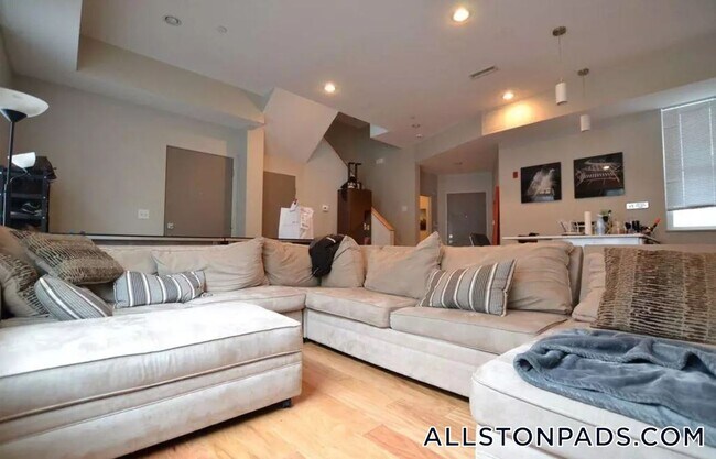 Building Photo - 55 Glenville Ave