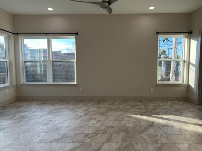 Building Photo - 940 M St SW Unit #C