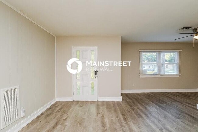 Photo - 3 Bedroom Pet-Friendly Home in clearwater, FL with Main Street Renewal