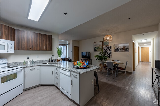 4BR, 4BA - 1,227SF - Kitchen - The Quad on Delaware