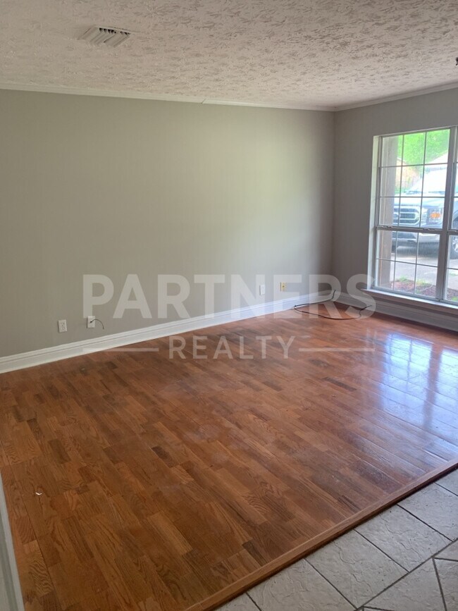 Photo - 3379 Brookwood