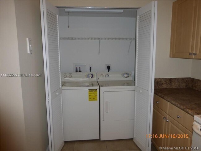 Photo - 529 E Sheridan St Unidad 1071