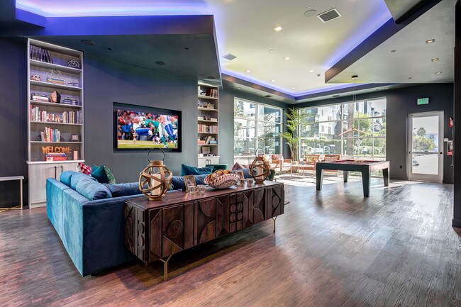 Recreation Room - NOHO Arts District MODERNO Metro Apartments