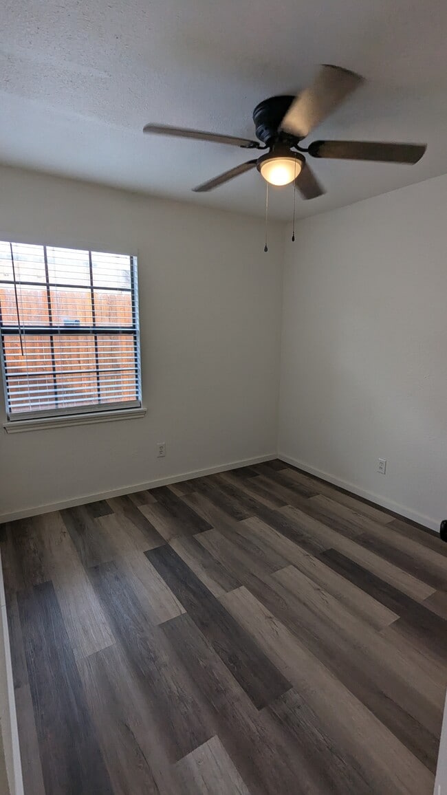 Photo - 665 Stonehenge Dr