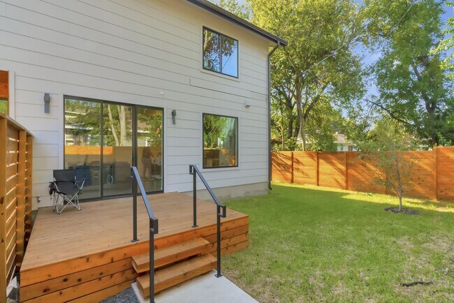 Photo - TX-AUS-113DEN Unit B