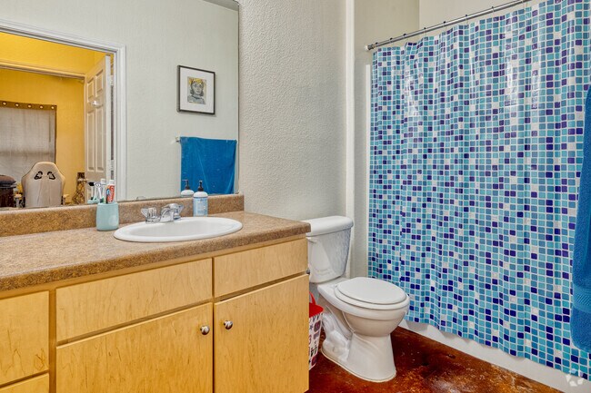 2BR, 2BA - 900 SF - B