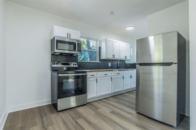 Photo - 2215 N Elmendorf St Casa