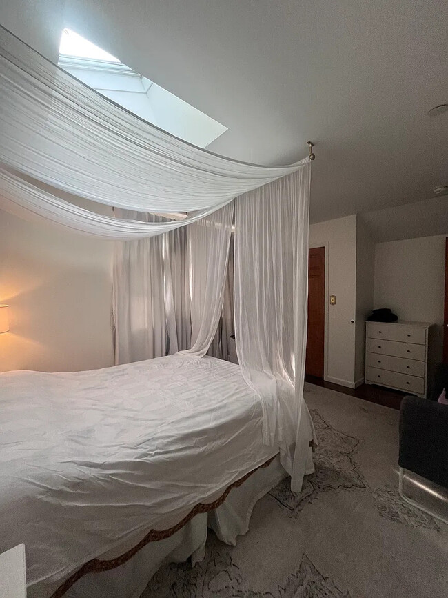 Photo - 2721 Hering Ave