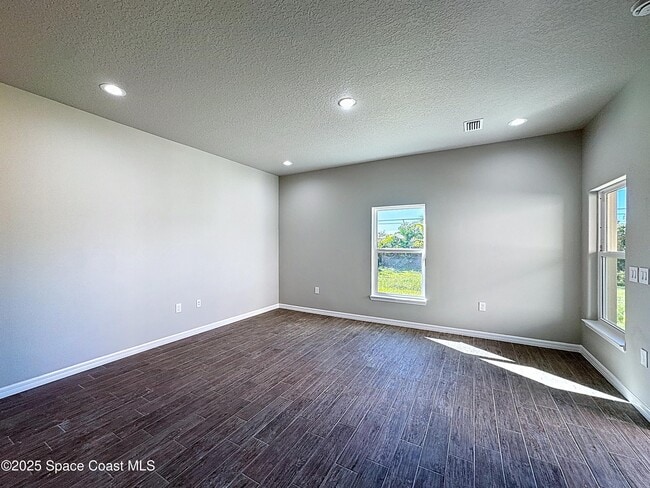 Photo - 534 L M Davey Ln