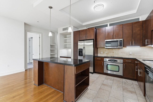 Broadstone Miracle Mile apartments — community photo