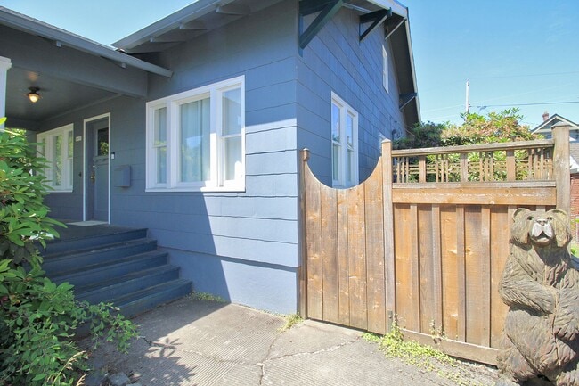 Photo - 6435 NE Cleveland Ave