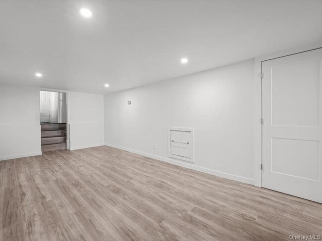 Photo - 14 Lois Ln