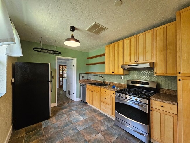 Photo - 2 Bedroom/2 Bath home near Duck Pond and Citizens Field