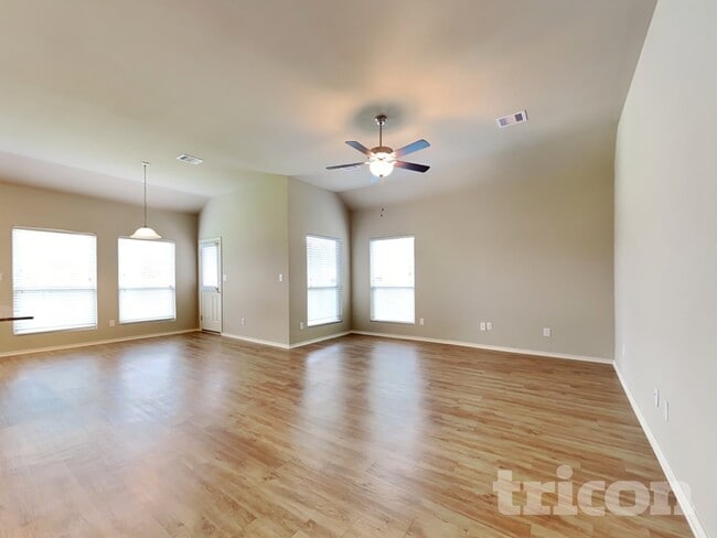 Photo - 955 Oak Falls Dr