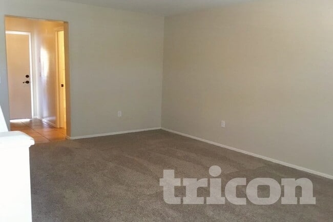 Photo - 2355 E Huntington Dr