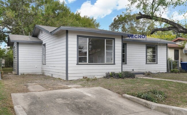 Photo - 435 W Bedford Ave