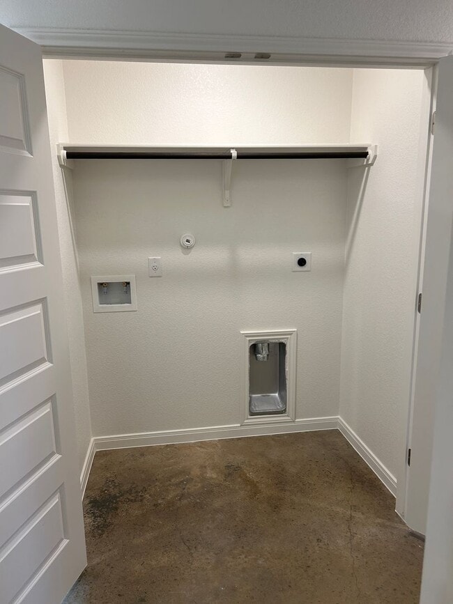 Photo - 909 Switchgrass Dr Unidad A-STILL OCCUPIED BY RESIDENT