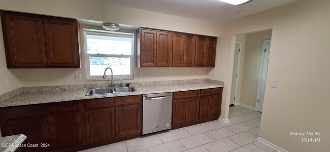 Photo - 605 Key Largo Dr S