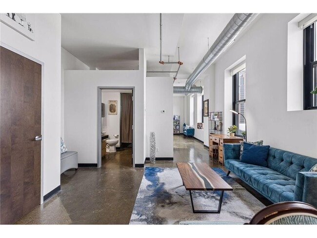 350 St Peter St Unit 1012