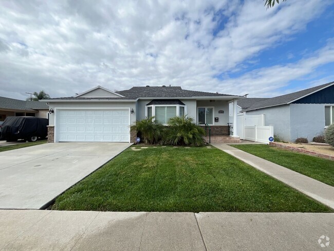 Building Photo - Upgraded Encino 3+1.5 w/bonus space + grea... Rental
