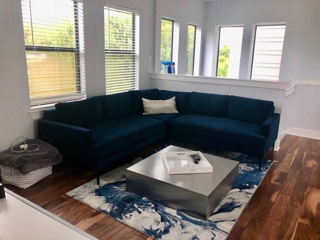 Photo - 1501 Lorraine Loop