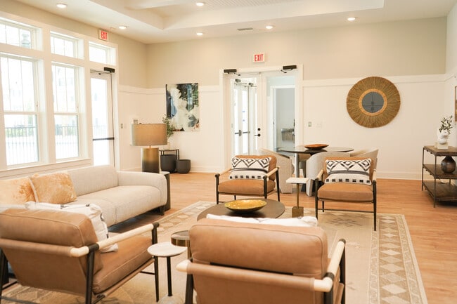 Resident Lounge - Azalea Bay Apartments