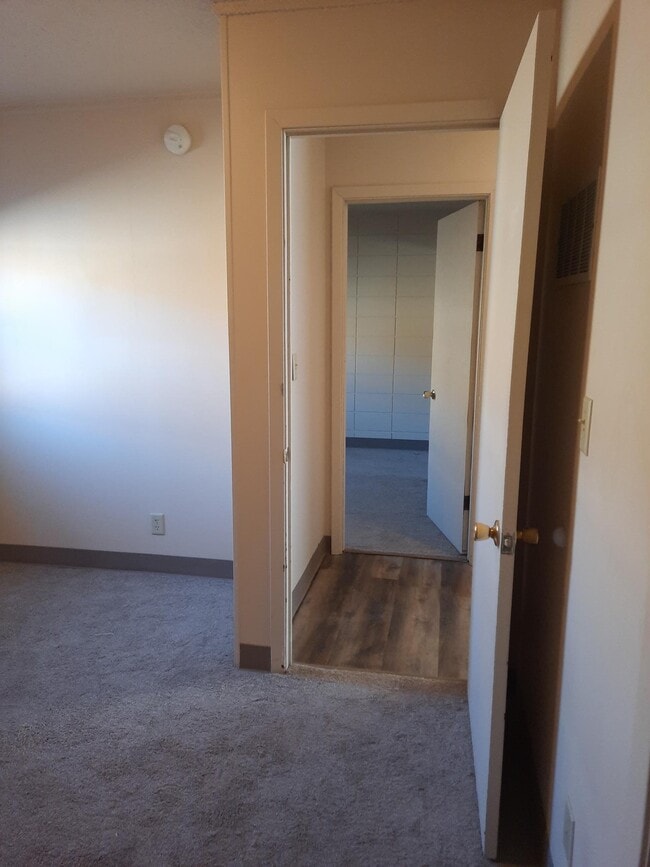 Saracen Courts Apartments Vermillion, SD