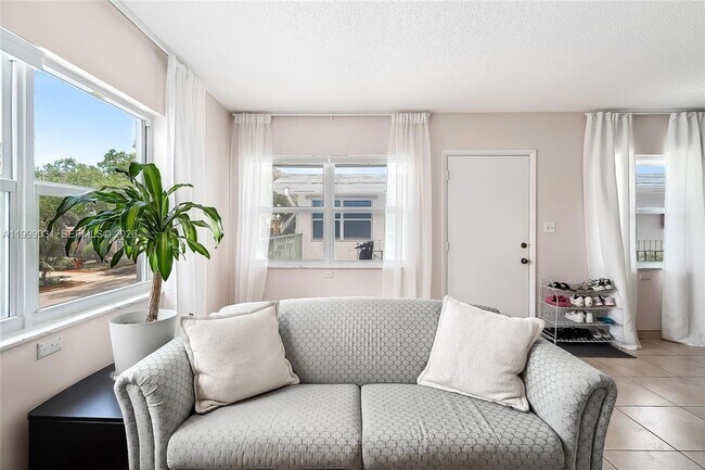 Photo - 1824 Monroe St Unit 10