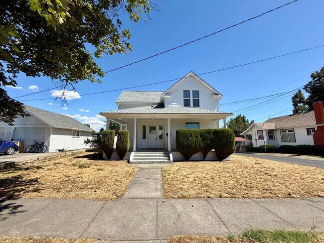 Building Photo - Charming 4-Bedroom, 2-Bath Victorian Home ...