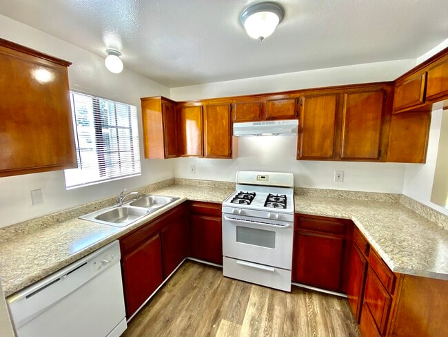 Photo - 2908 E South St Unidad 1
