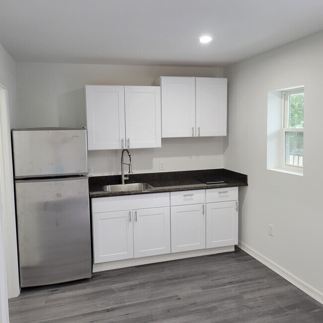 Photo - 4312 Crane St