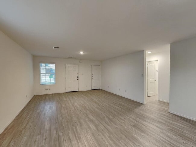 Photo - 6558 Runaway Row