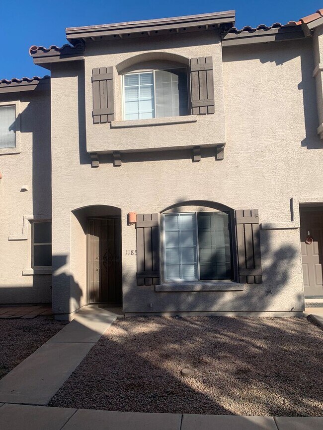 Photo - Ready Now!! 3BR 2.5BA located in Chandler - Cross Streets: Warner/Alma School Unit 1185