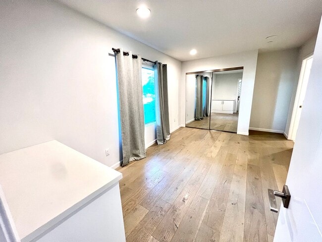 Photo - Santa Monica - Luxury Townhome w/ Loft!  (3 Bed / 3.5 Bath)